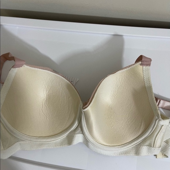 Paramour Sz 36D bra cream with a plum lace and plum satiny adjustable straps - Picture 3 of 8